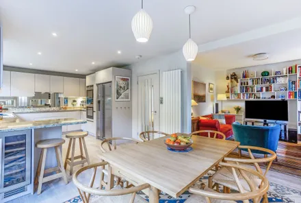 Gallery images - Crisp Cowley