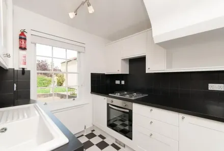 Gallery images - Crisp Cowley