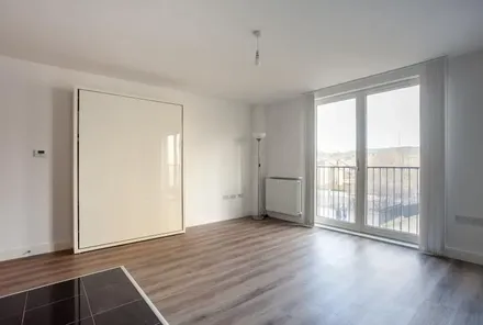 Gallery images - Crisp Cowley