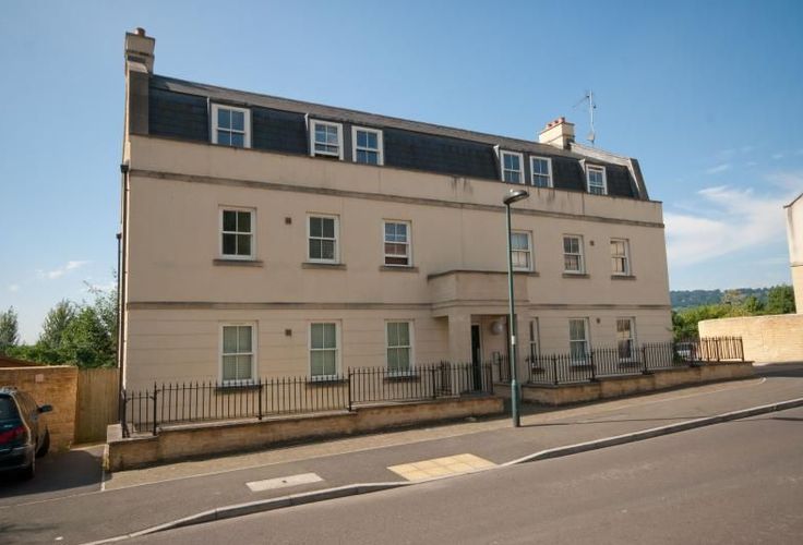 Eveleigh Avenue, Bath, Somerset, BA1 - Crisp cowley