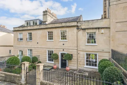 Gallery images - Crisp Cowley