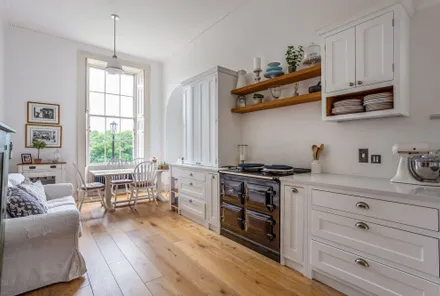 Gallery images - Crisp Cowley