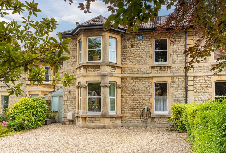 Newbridge Hill, Bath, BA1 - Crisp cowley