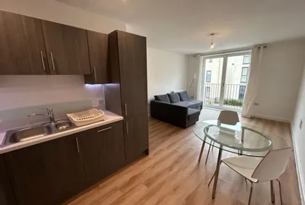 Gallery images - Crisp Cowley