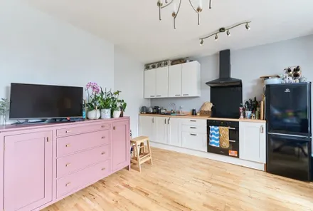 Gallery images - Crisp Cowley