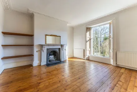 Gallery images - Crisp Cowley