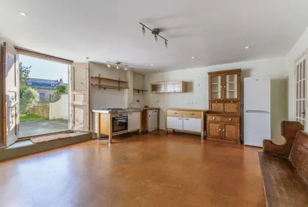 Gallery images - Crisp Cowley