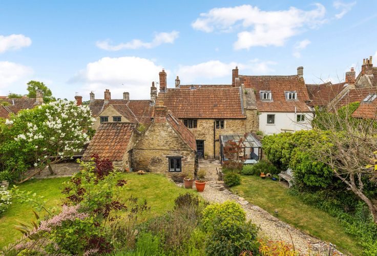 High Street, Norton St. Philip, BA2 - Crisp cowley