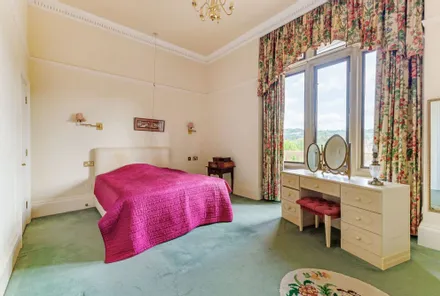 Gallery images - Crisp Cowley