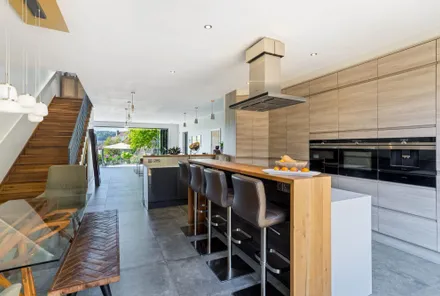 Gallery images - Crisp Cowley