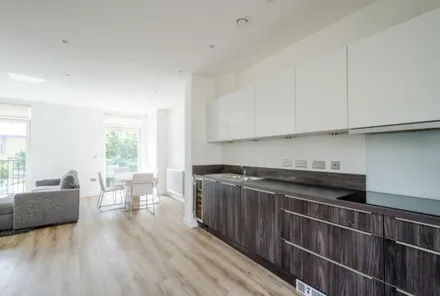 Gallery images - Crisp Cowley