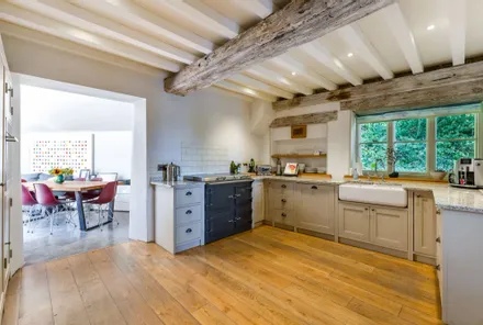 Gallery images - Crisp Cowley