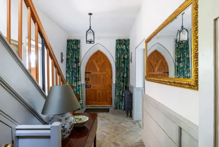 Gallery images - Crisp Cowley