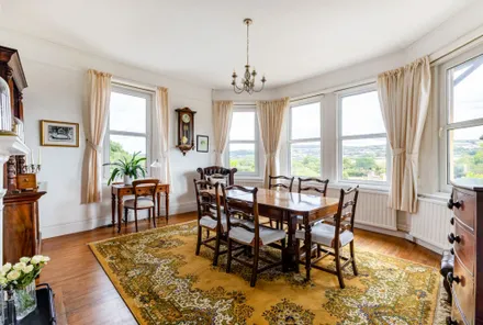 Gallery images - Crisp Cowley