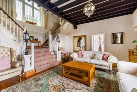 Gallery images - Crisp Cowley