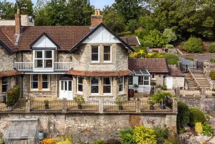 Gallery images - Crisp Cowley