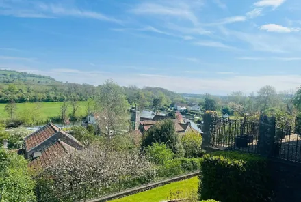 Gallery images - Crisp Cowley