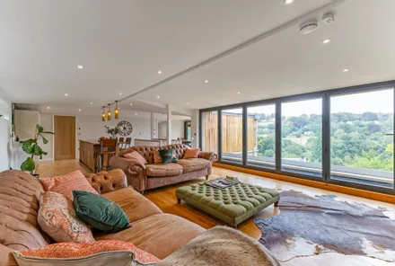 Gallery images - Crisp Cowley