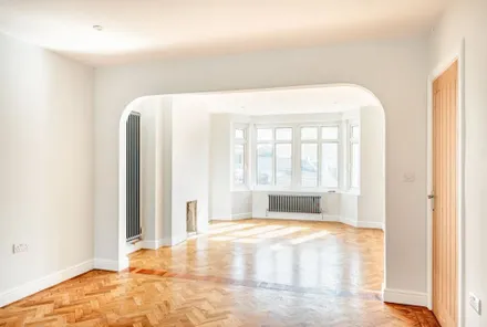 Gallery images - Crisp Cowley