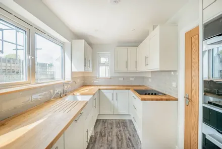 Gallery images - Crisp Cowley