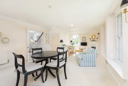 Gallery images - Crisp Cowley