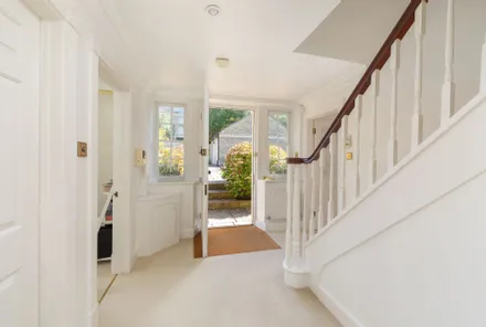 Gallery images - Crisp Cowley