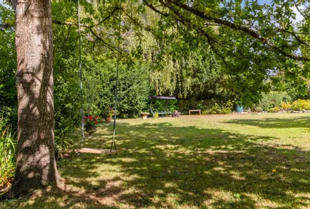 Gallery images - Crisp Cowley