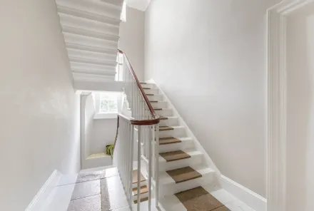 Gallery images - Crisp Cowley