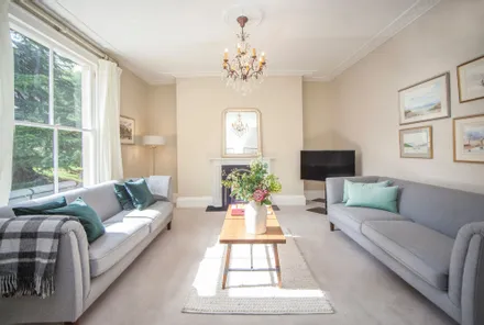 Gallery images - Crisp Cowley