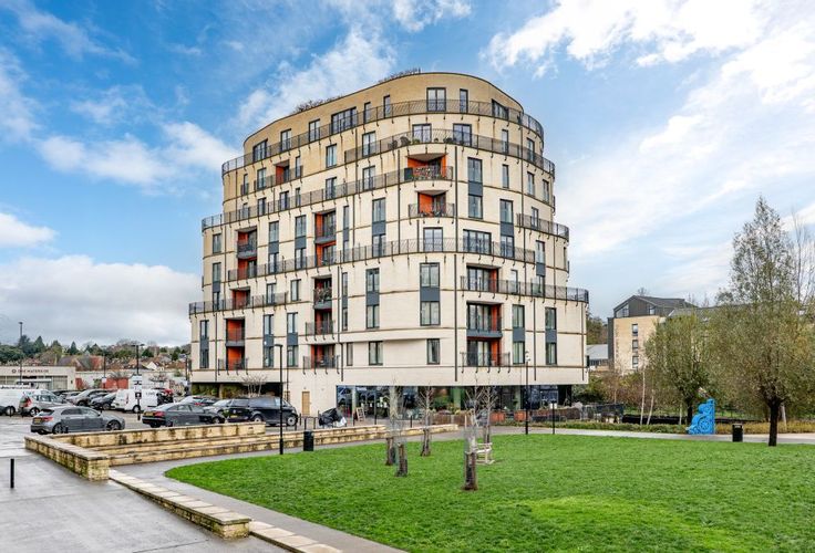 Sovereign Point, Bath, BA2 - Crisp cowley