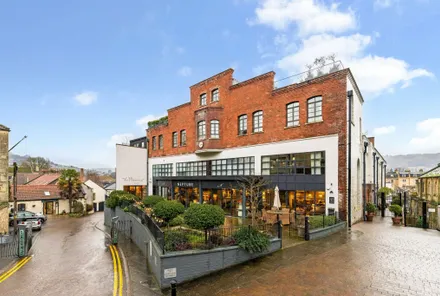 Gallery images - Crisp Cowley