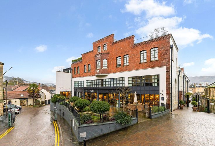 Beehive Yard, Bath, Avon, BA1 - Crisp cowley