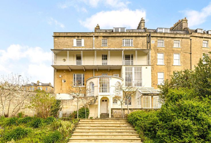 Widcombe Crescent, Bath, BA2 - Crisp cowley