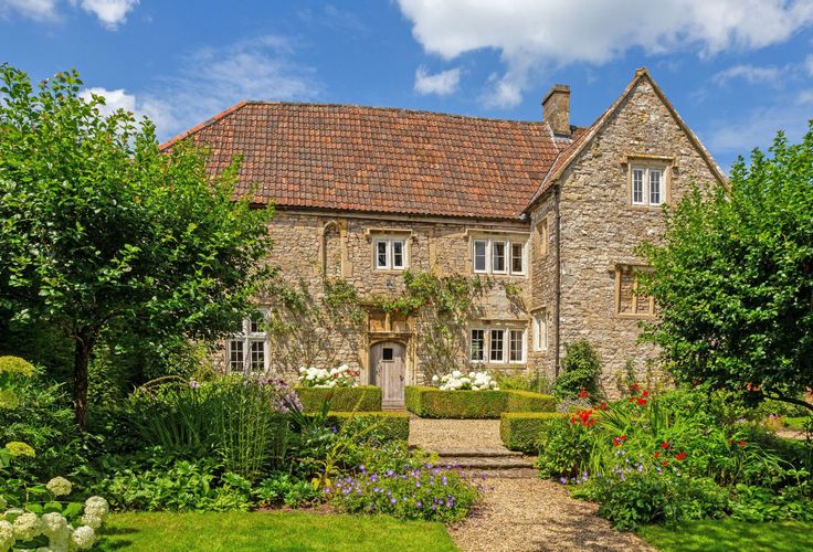 Shoscombe, Bath, BA2 - Crisp cowley