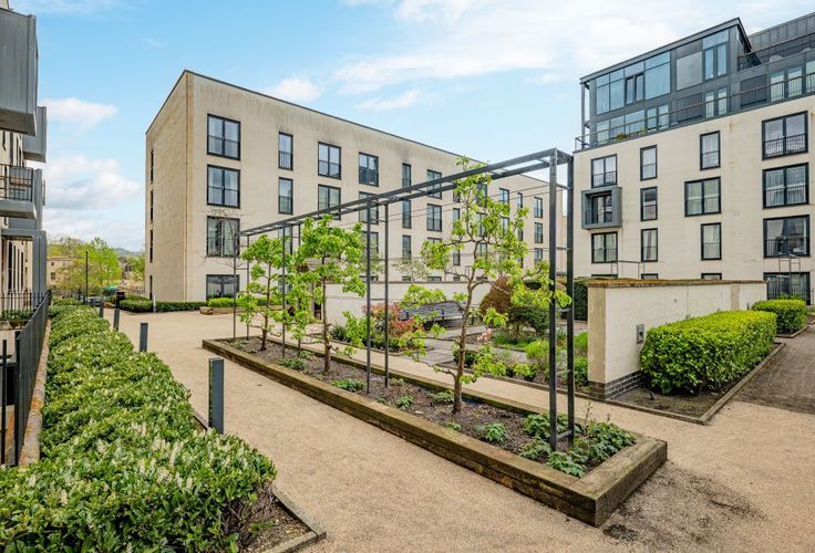 Palladian, Bath, Avon, BA2 - Crisp cowley